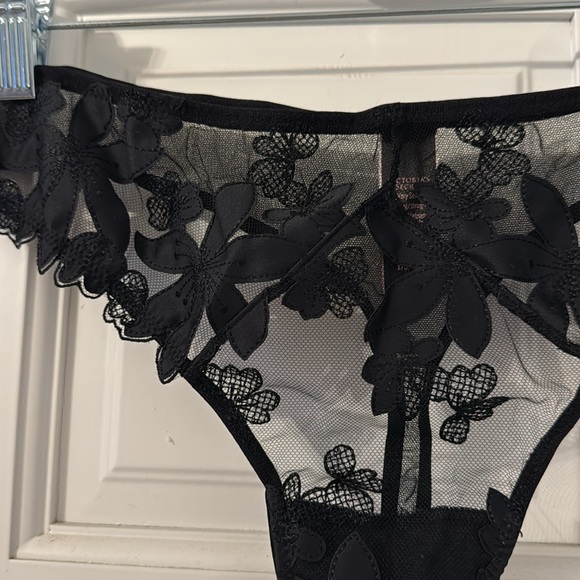 Victoria’s Secret Very Sexy matching bra and thong set - Picture 6 of 8